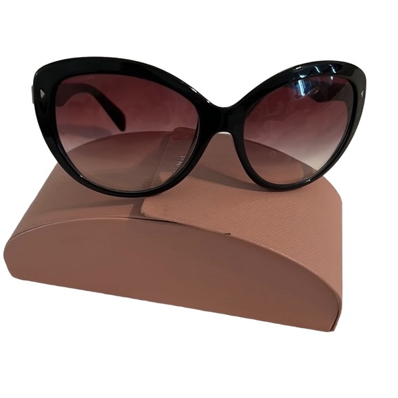 PRADA Ladies sunglasses new condition with a case - Picture 3 of 5